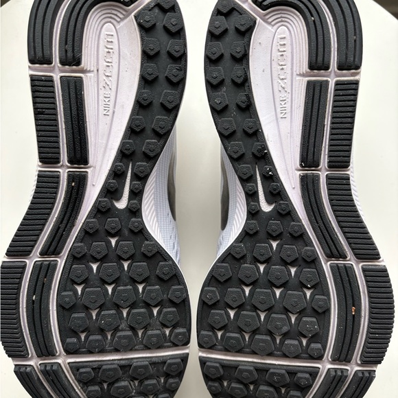 Nike Black and White Zoom Pegasus 34 Athletic Sneakers, size 8 - Picture 4 of 9